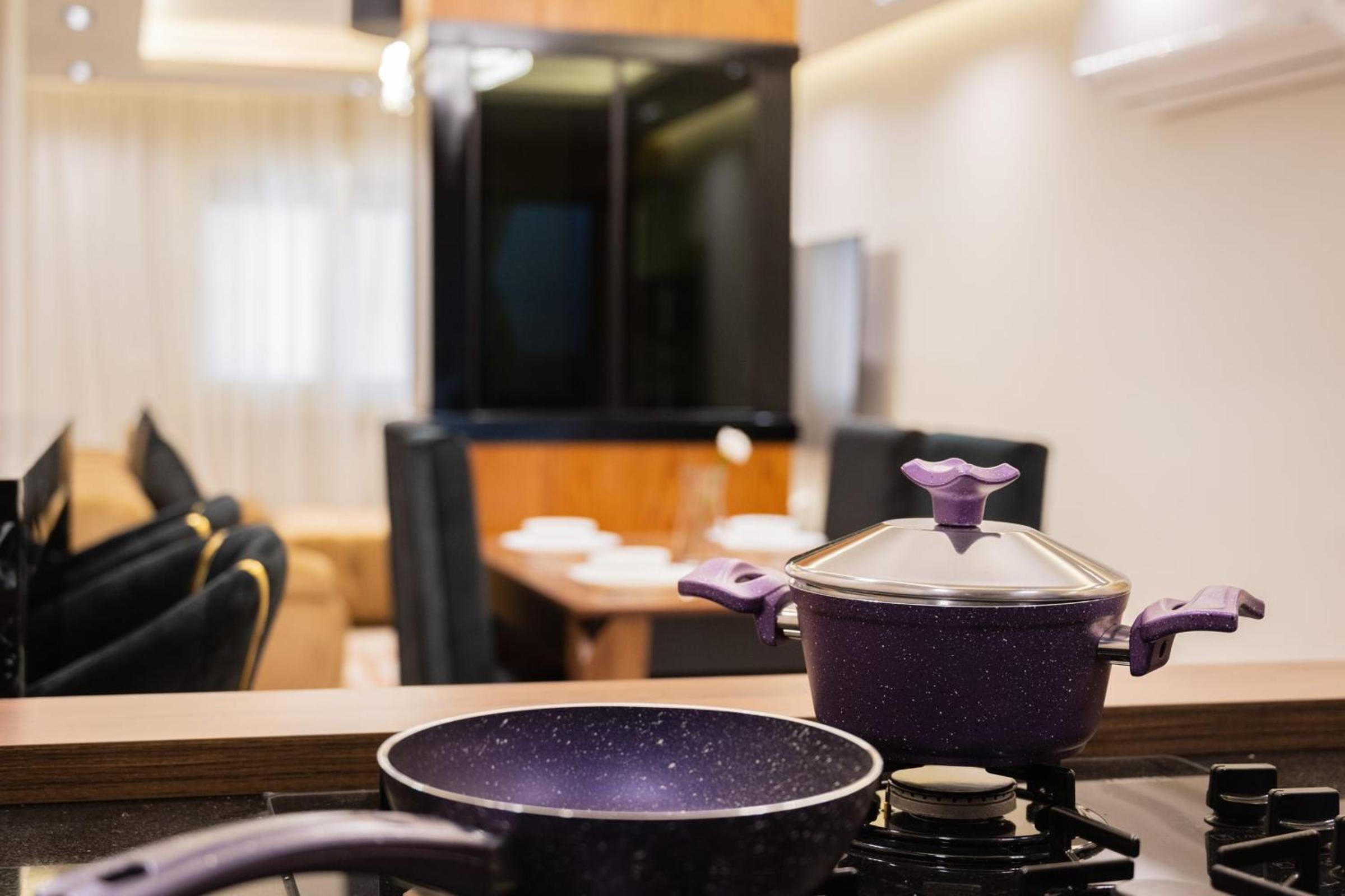 Superb & Simple 2 BDR Apt 5 min from Airport