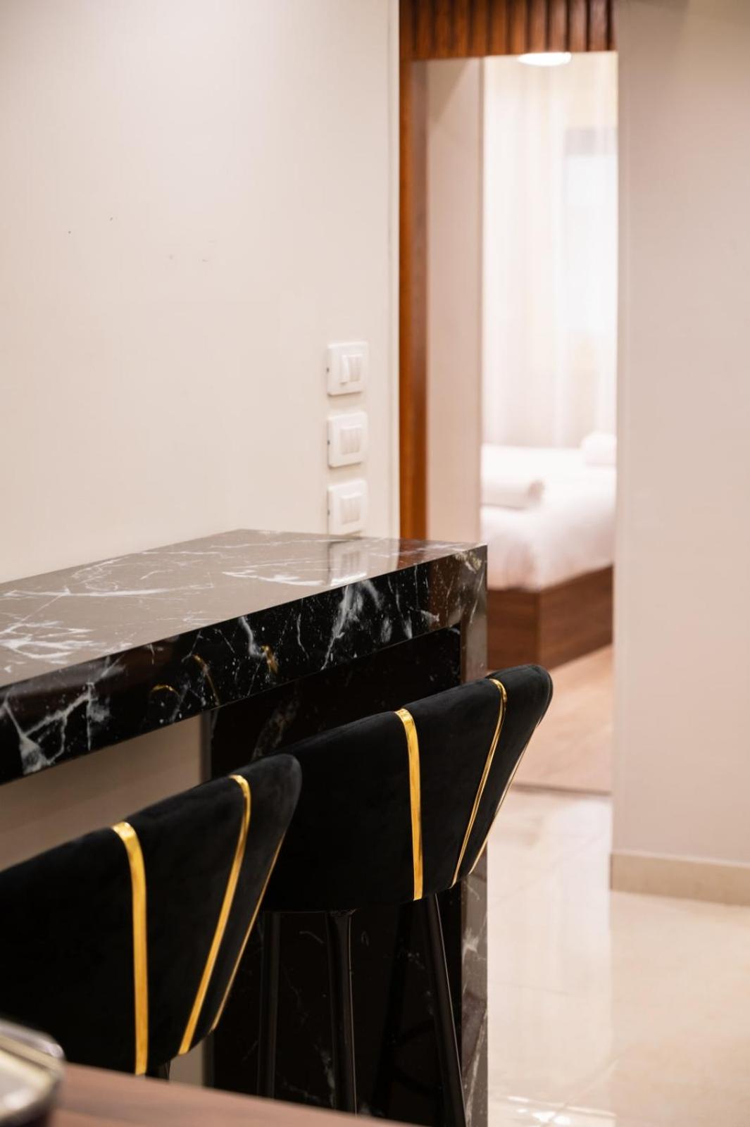 Superb & Simple 2 BDR Apt 5 min from Airport