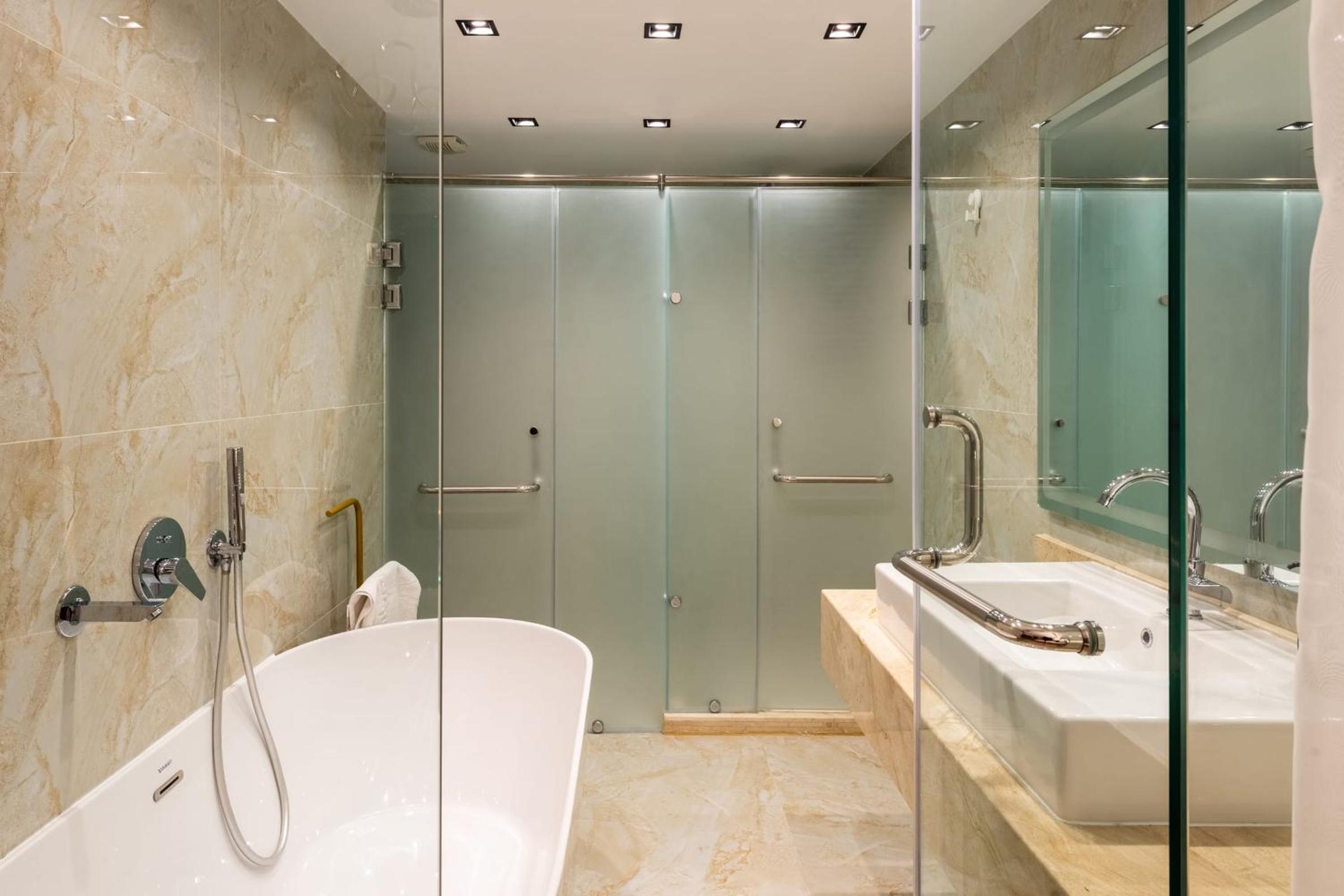 Superb & Simple 2 BDR Apt 5 min from Airport