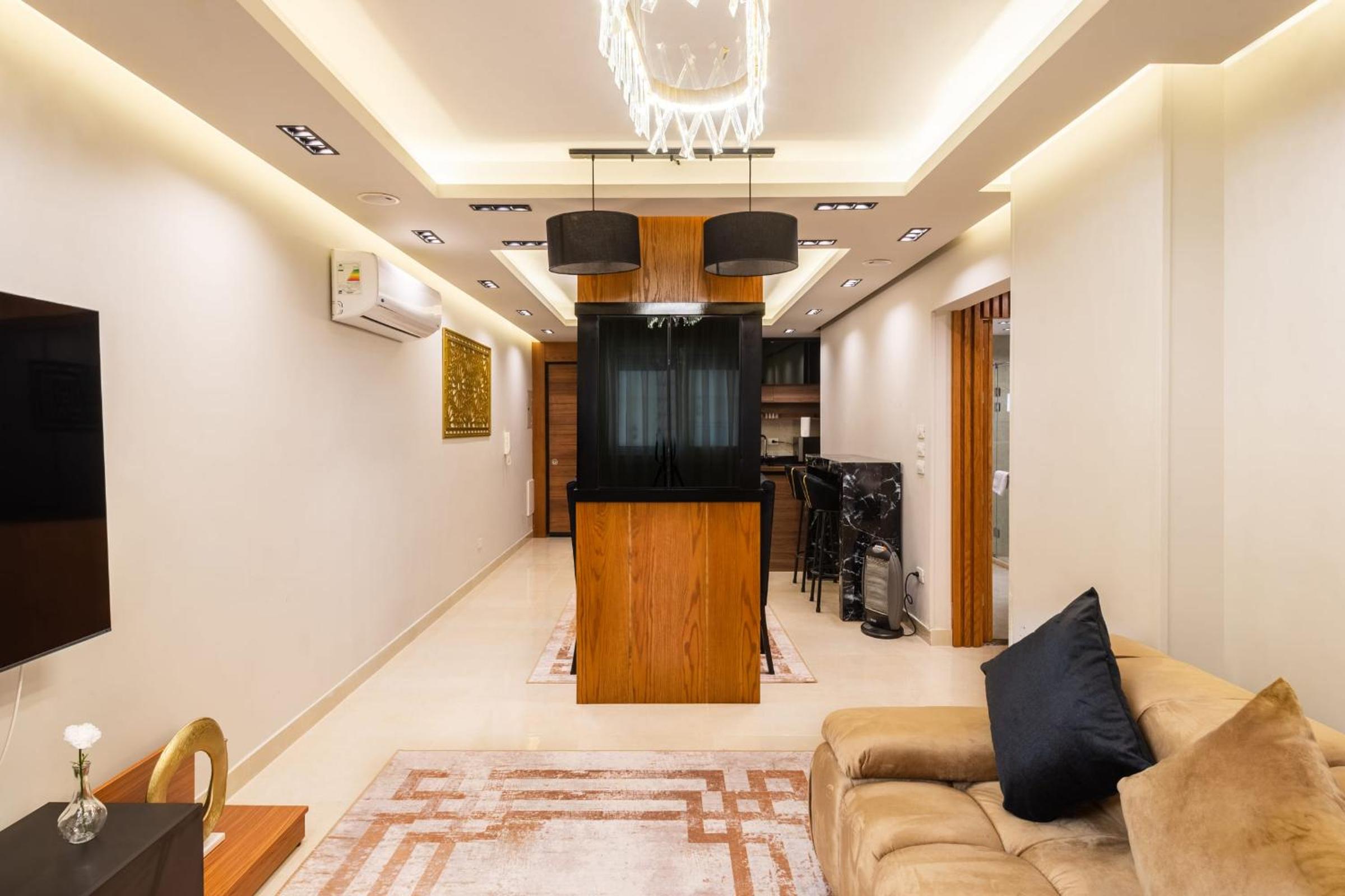 Superb & Simple 2 BDR Apt 5 min from Airport