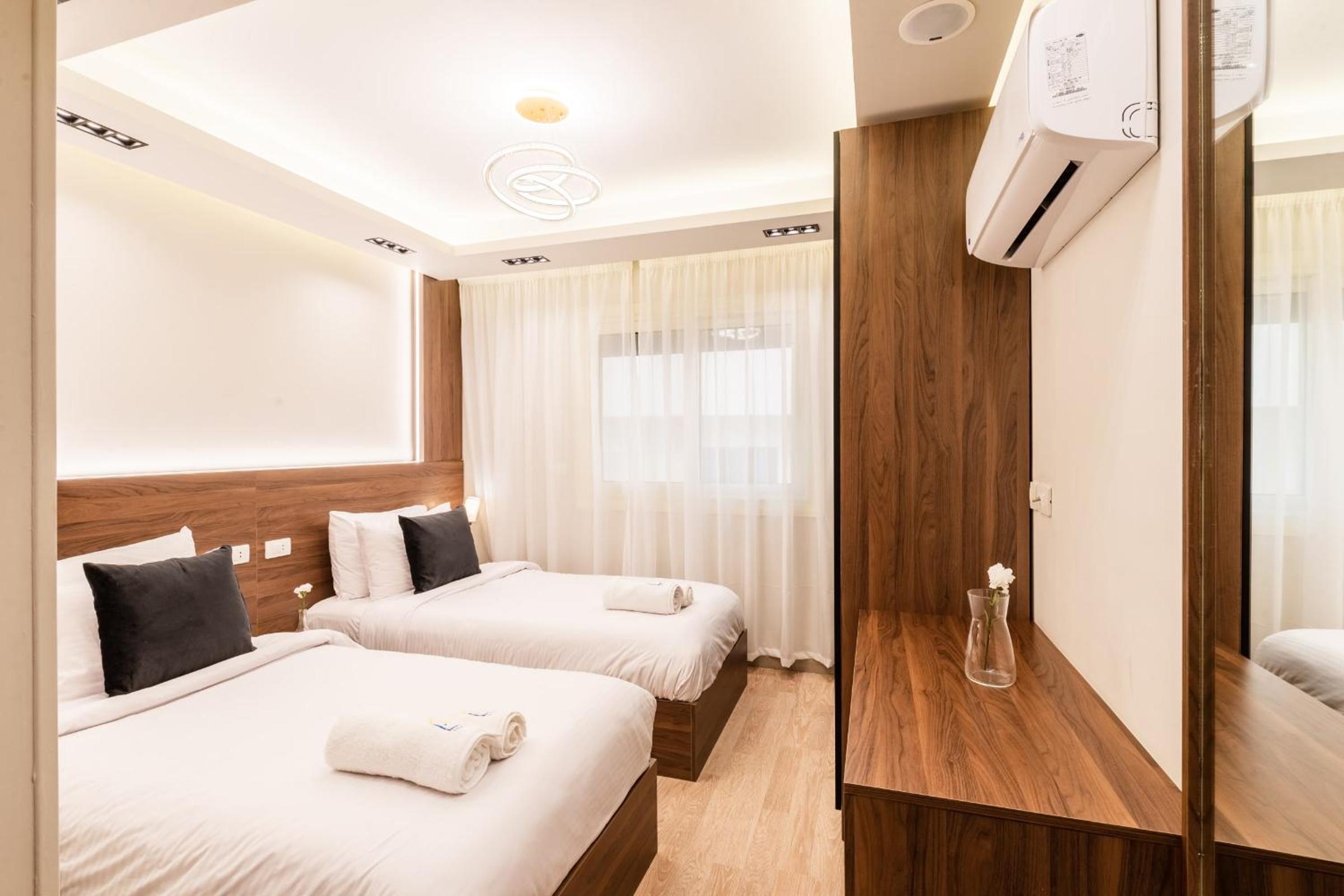 Superb & Simple 2 BDR Apt 5 min from Airport