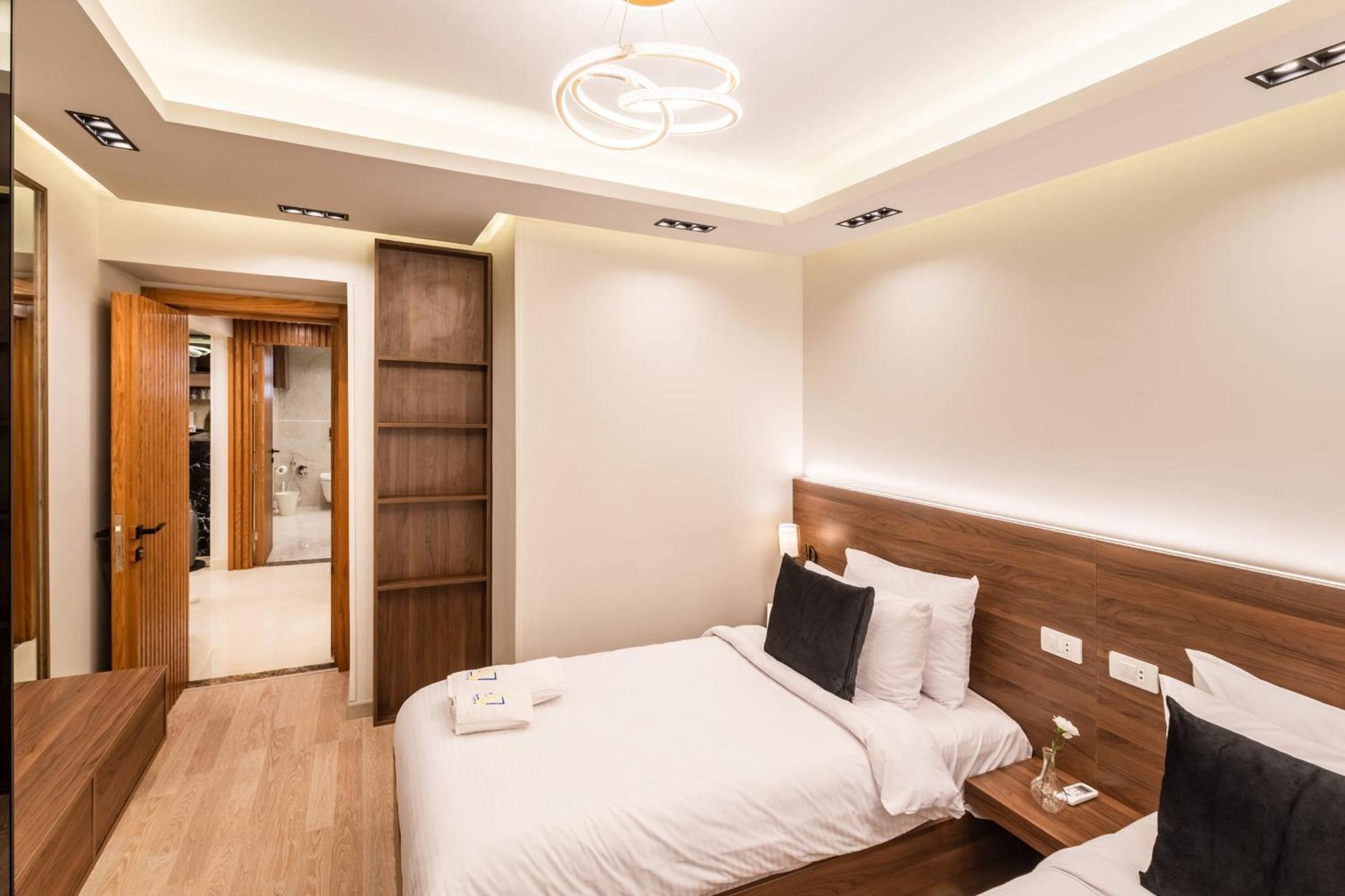 Superb & Simple 2 BDR Apt 5 min from Airport