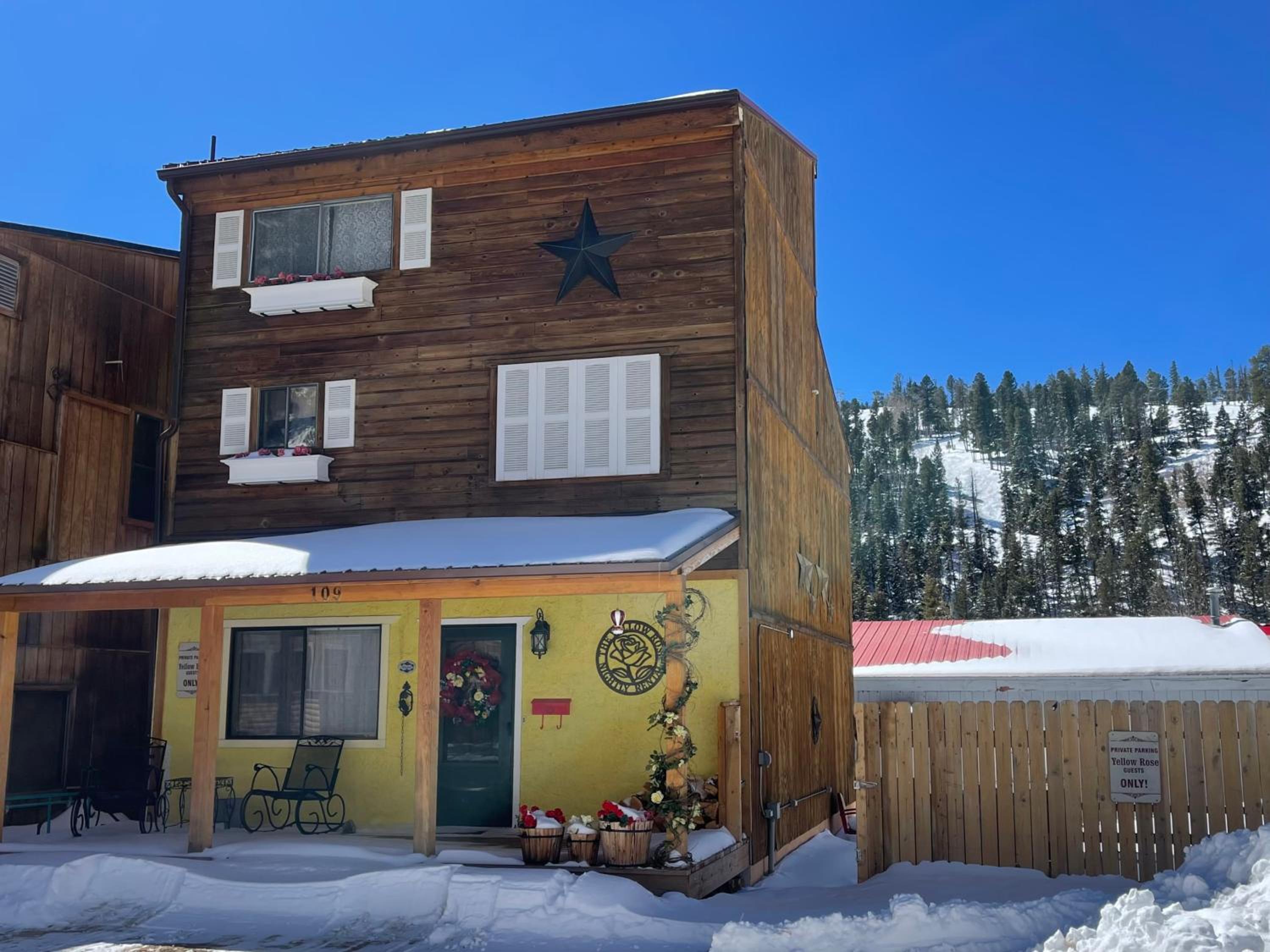 Tucumcari Vacations - Yellow Rose - Property Image 3