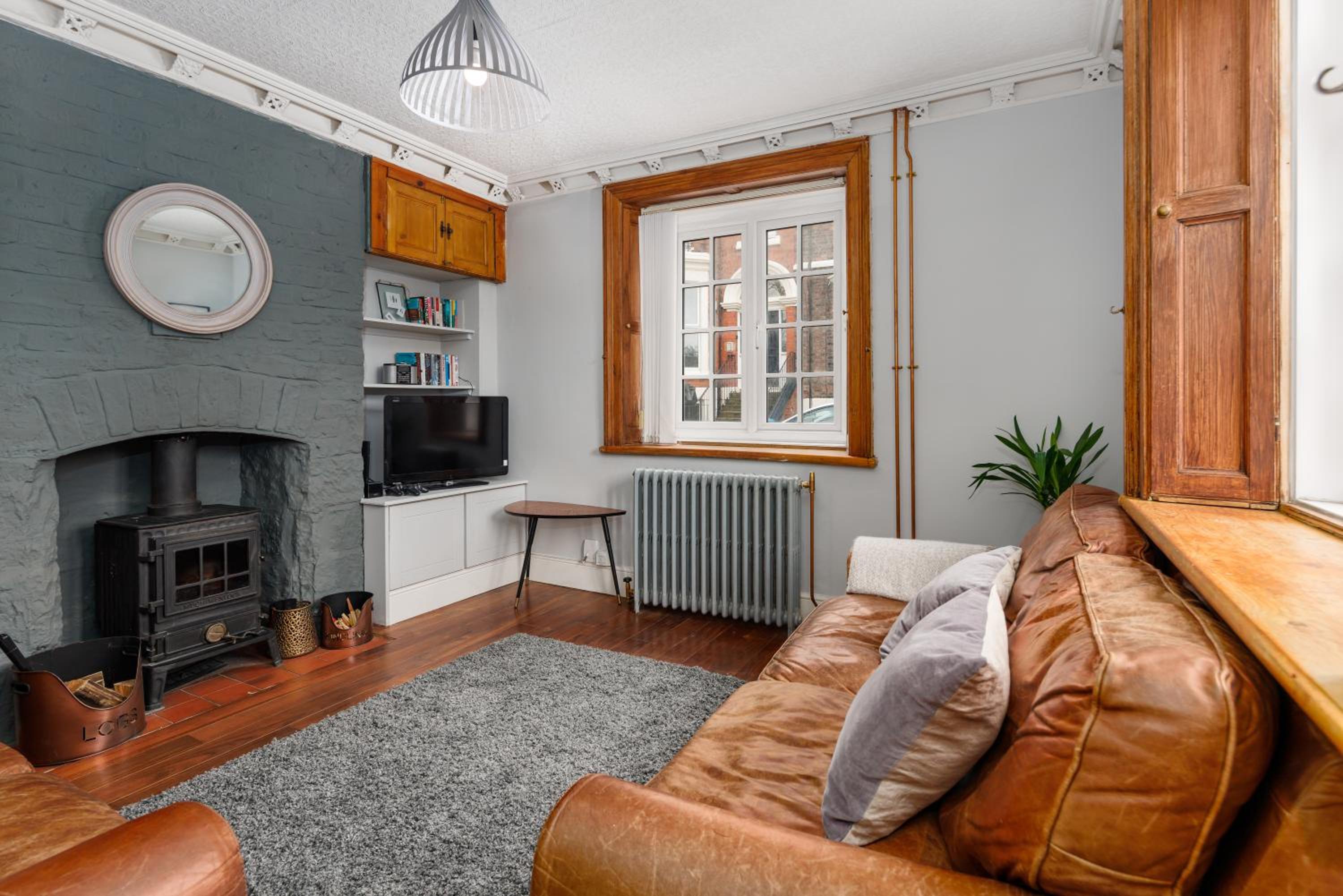 Air Host & Stay - Anfield Cottage - Charming 2BR view 5