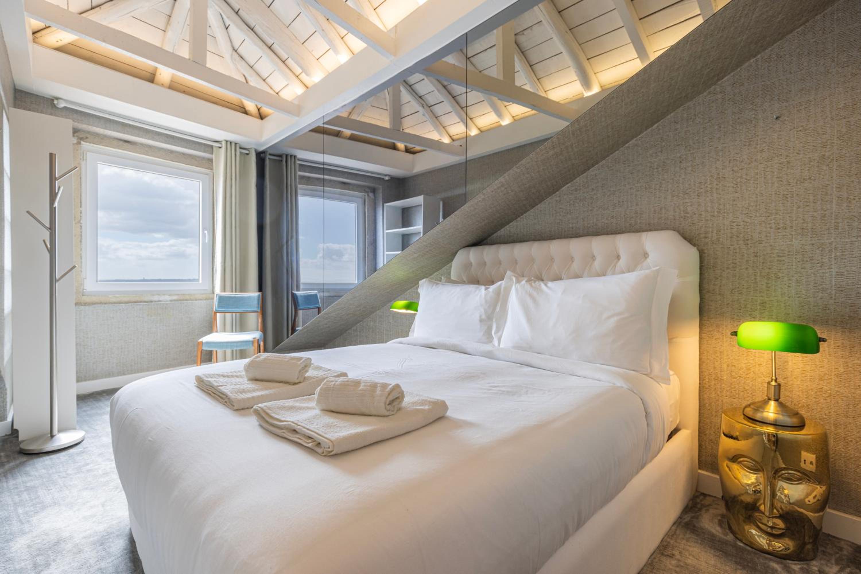 Luxury Duplex W/ River View by LovelyStay view 4