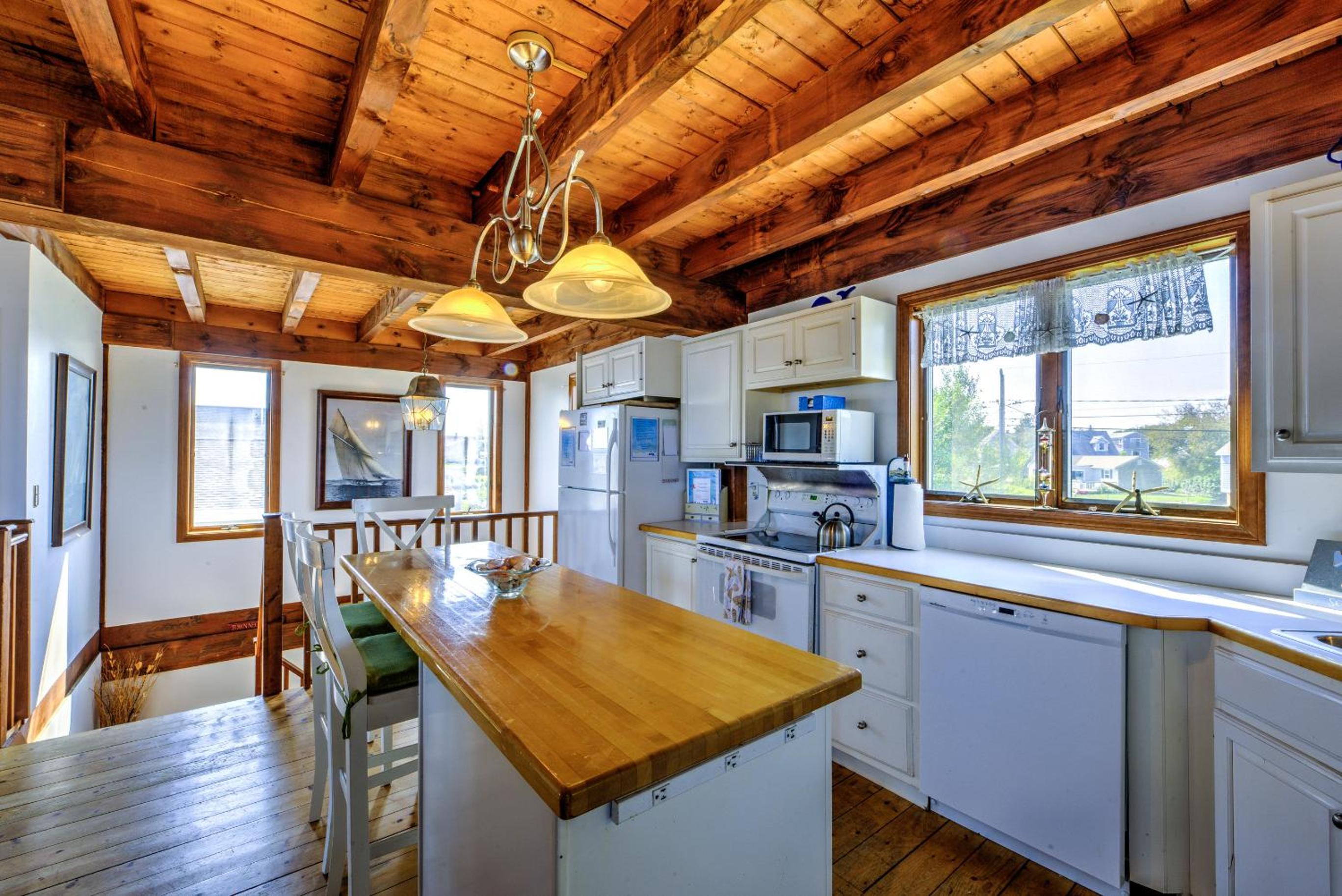 Modern Post Beam with Stunning Bay Views view 5