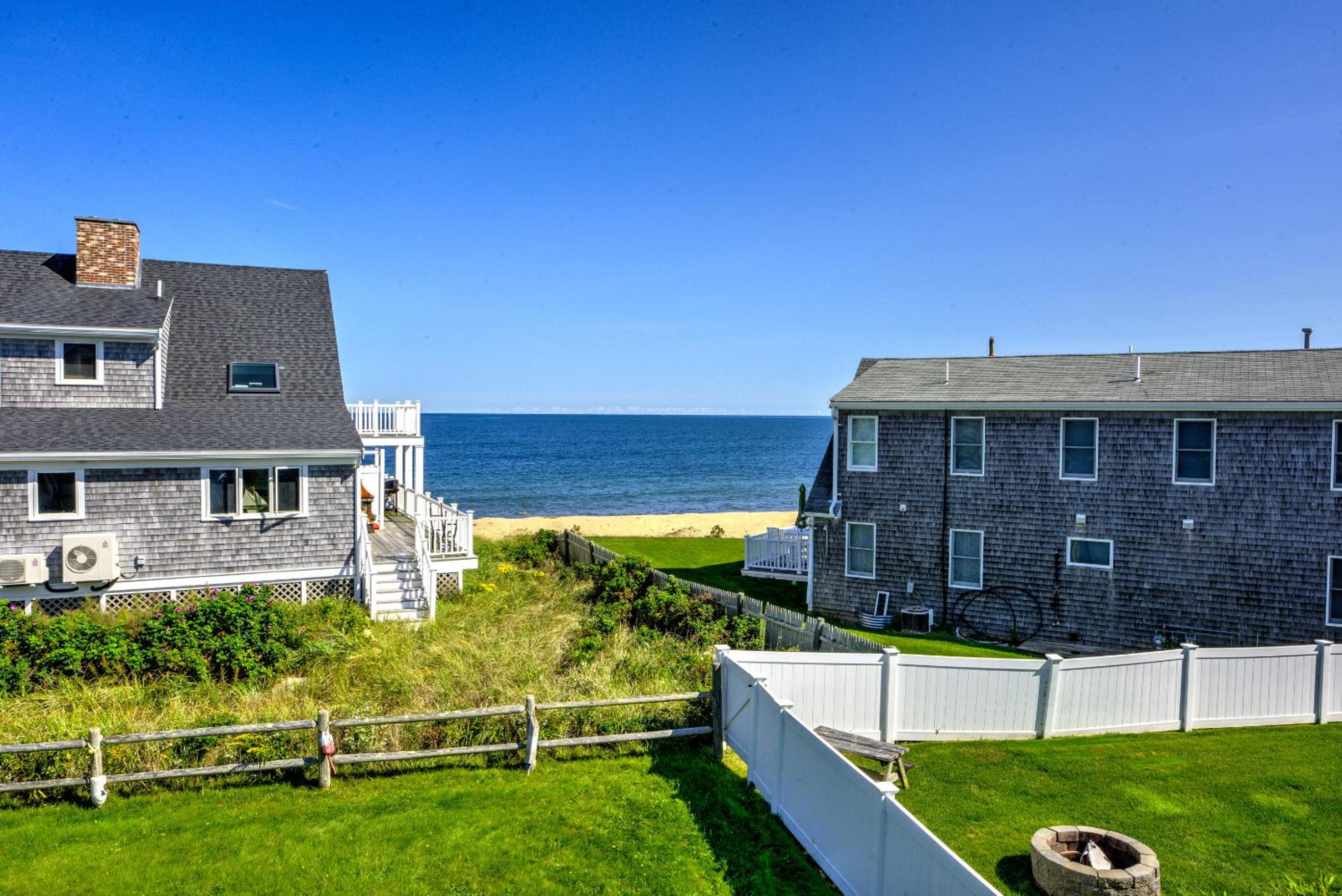 Modern Post Beam with Stunning Bay Views view 2