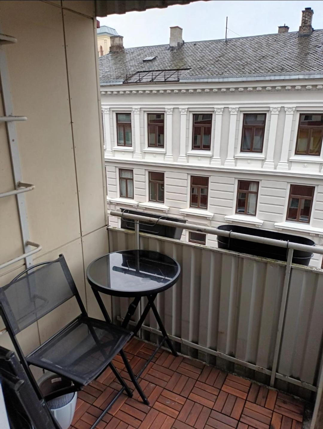 Great apartment close to Royal Castle view 2