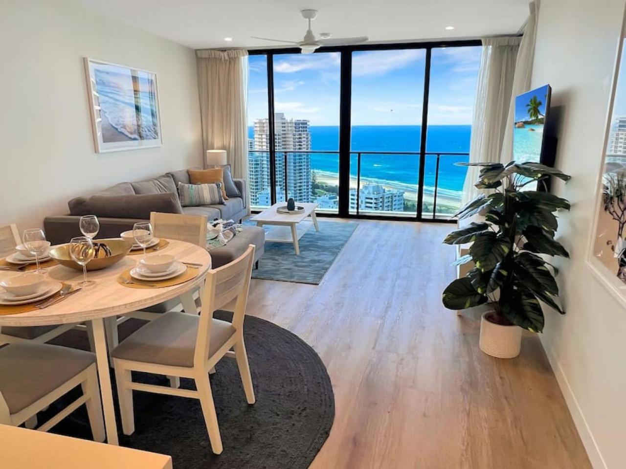 29th floor Oracle Tower 2 stunning ocean and city views