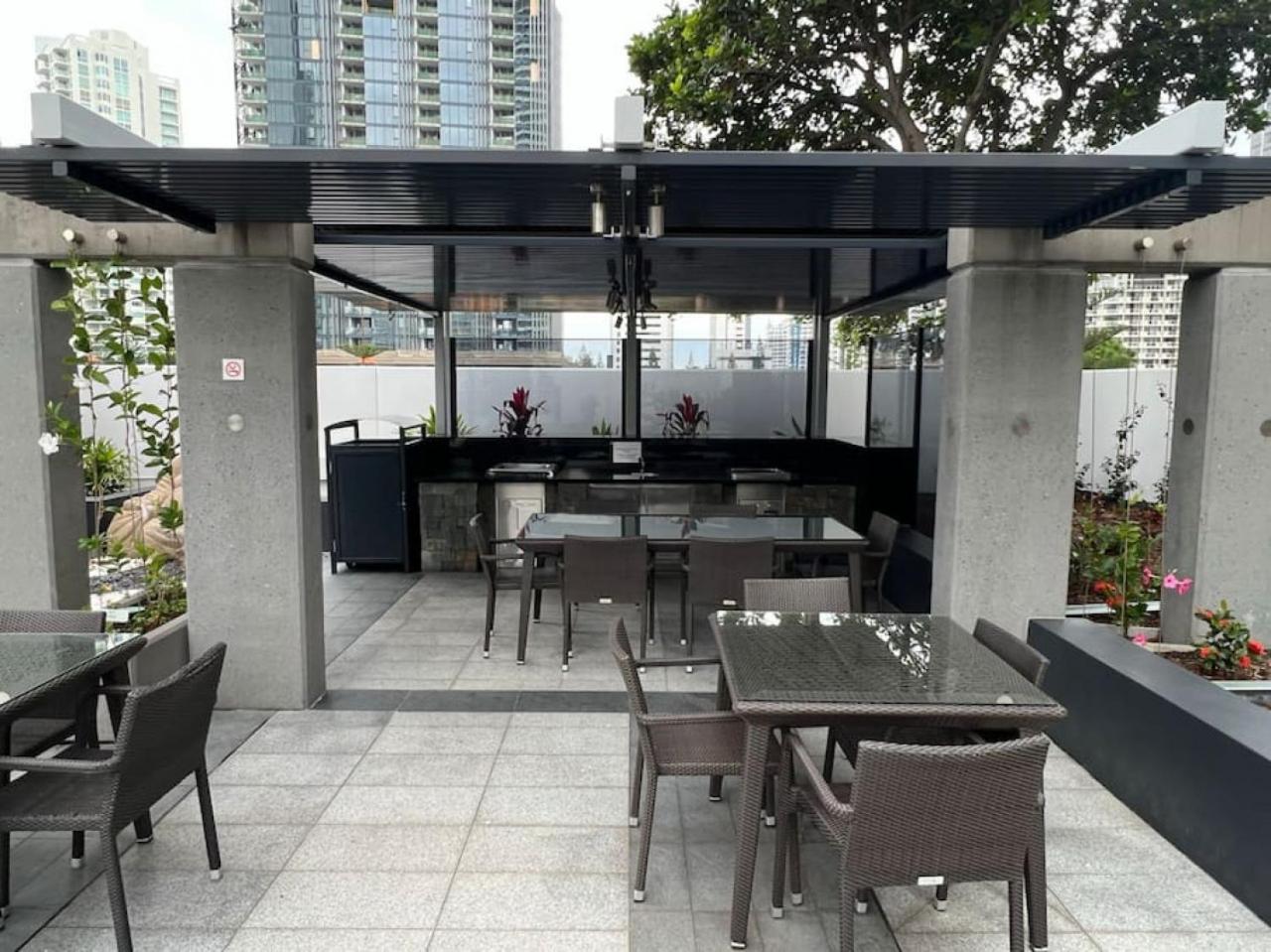29th floor Oracle Tower 2 stunning ocean and city views