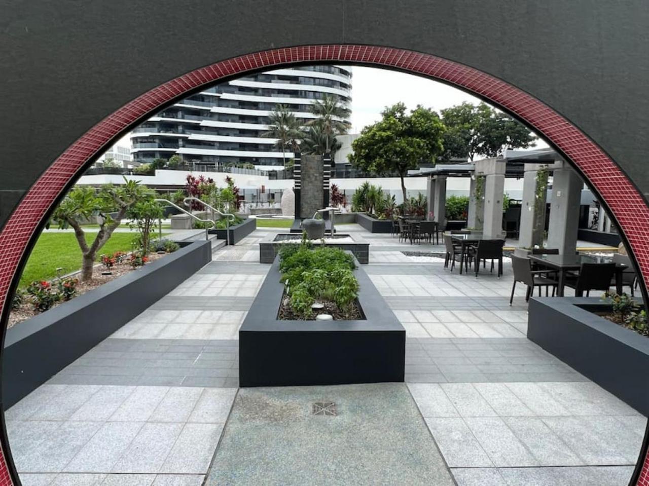 29th floor Oracle Tower 2 stunning ocean and city views