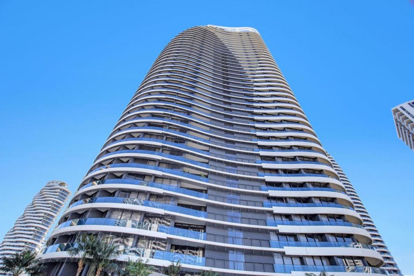 Hotel 29th floor Oracle Tower 2 stunning ocean and city views - Image 1