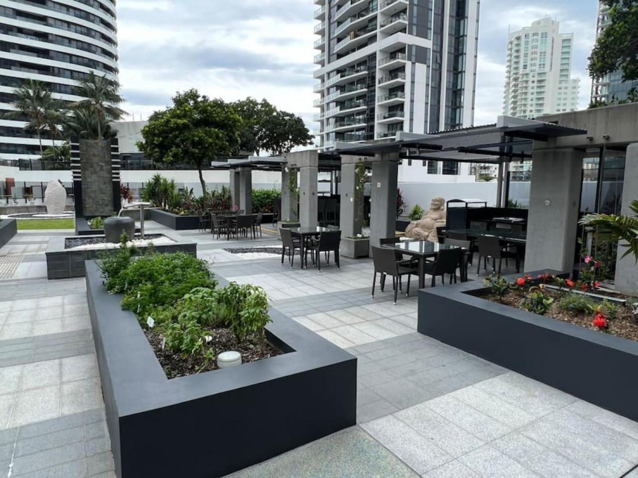 29th floor Oracle Tower 2 stunning ocean and city views