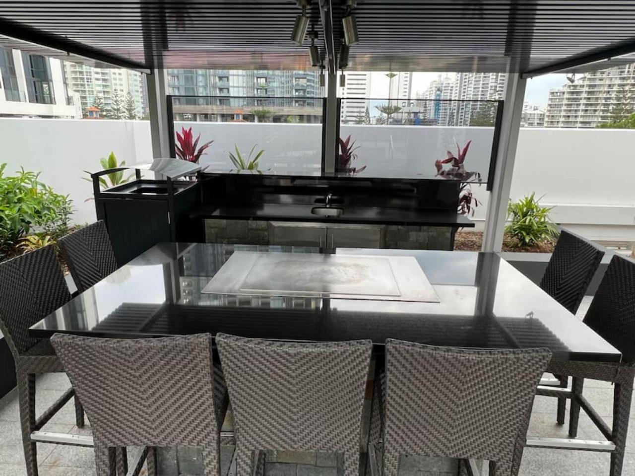 29th floor Oracle Tower 2 stunning ocean and city views