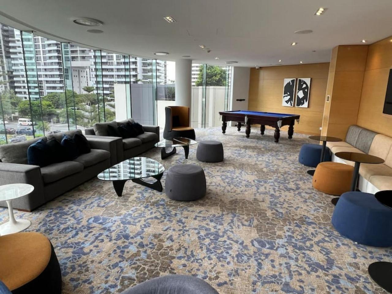 29th floor Oracle Tower 2 stunning ocean and city views