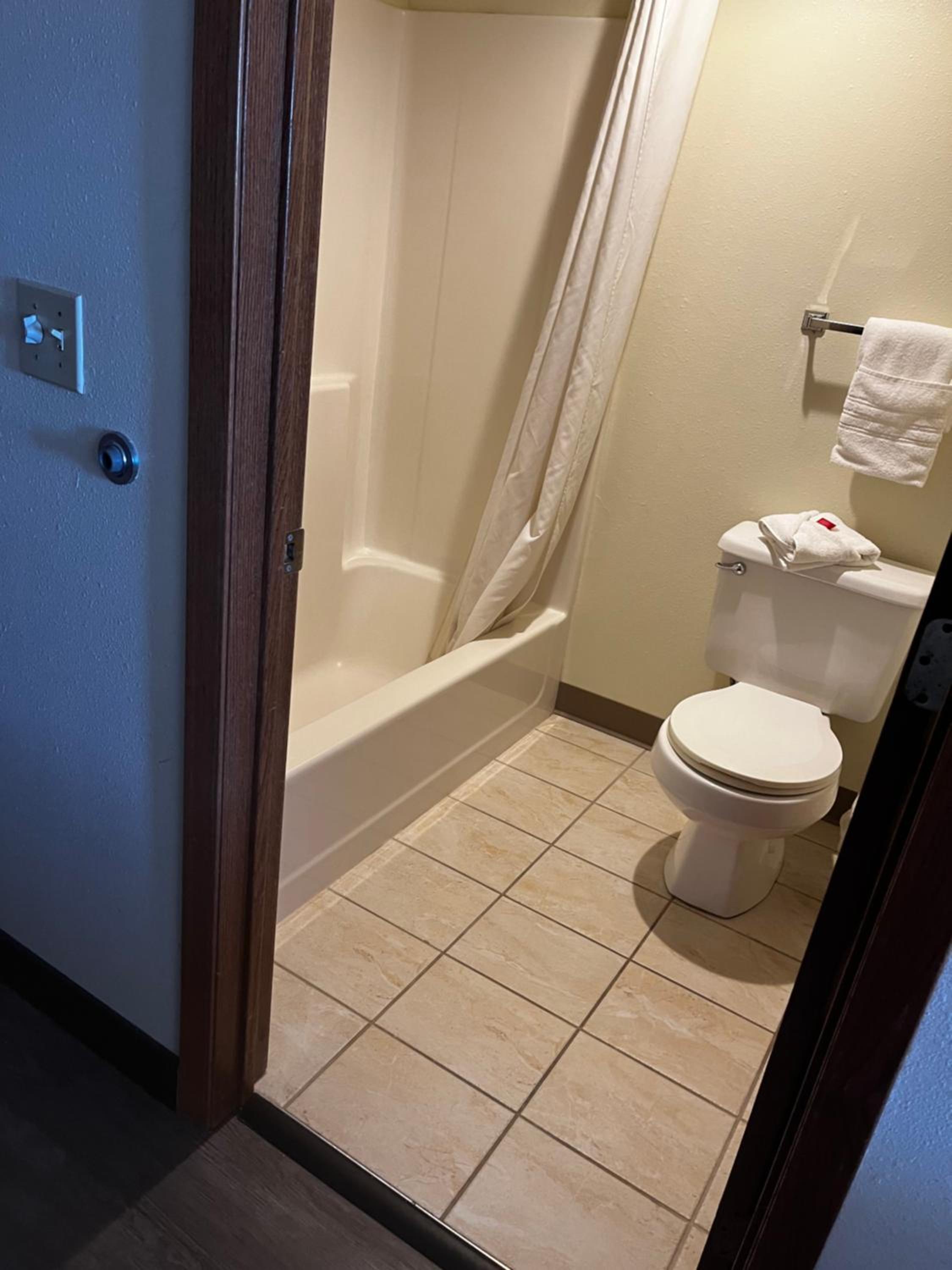 Super 8 by Wyndham Smithville Kansas City - Property Image 20