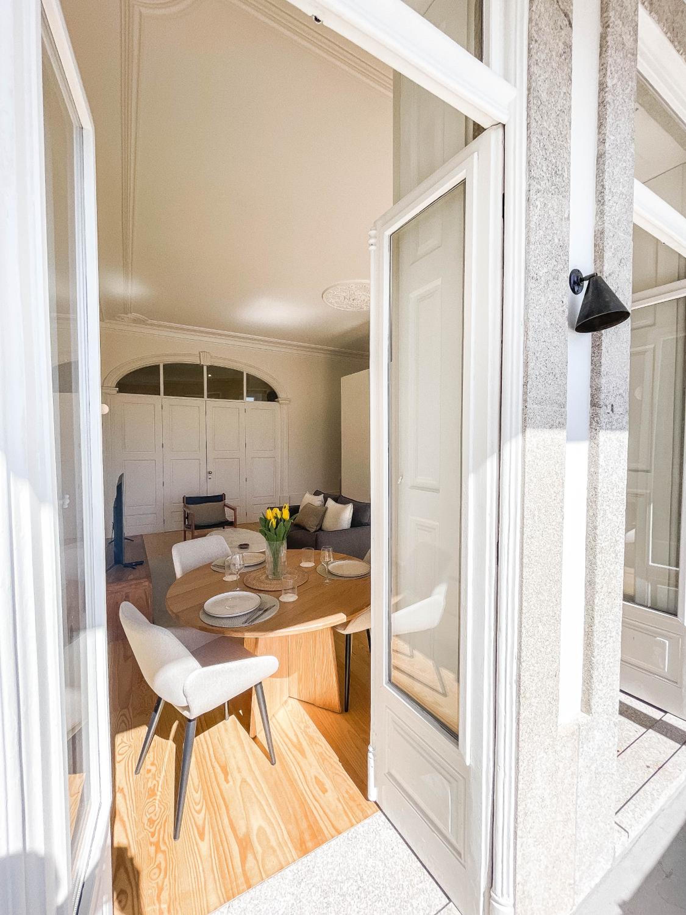 Modern Charming Loft with balcony in central Porto by Lisbeyond view 5