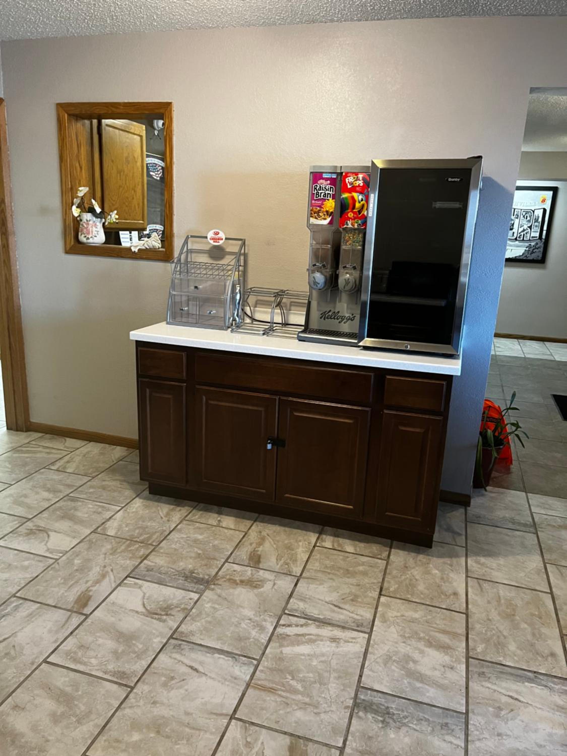 Super 8 by Wyndham Smithville Kansas City - Property Image 12
