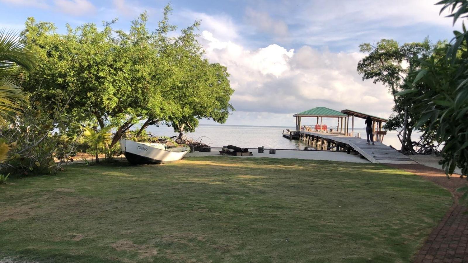Therapy Cabins - Belize Island Experience