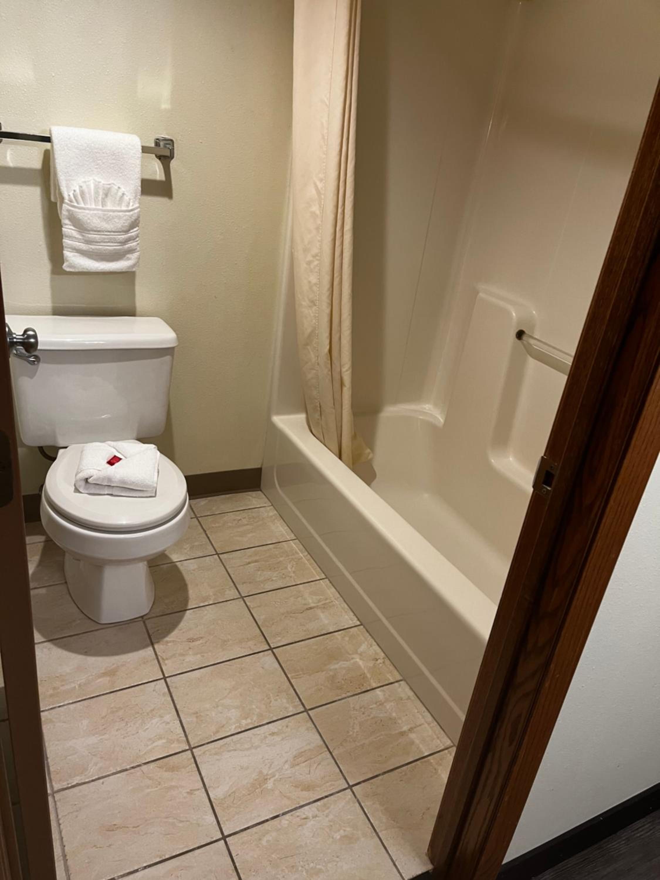 Super 8 by Wyndham Smithville Kansas City - Property Image 11