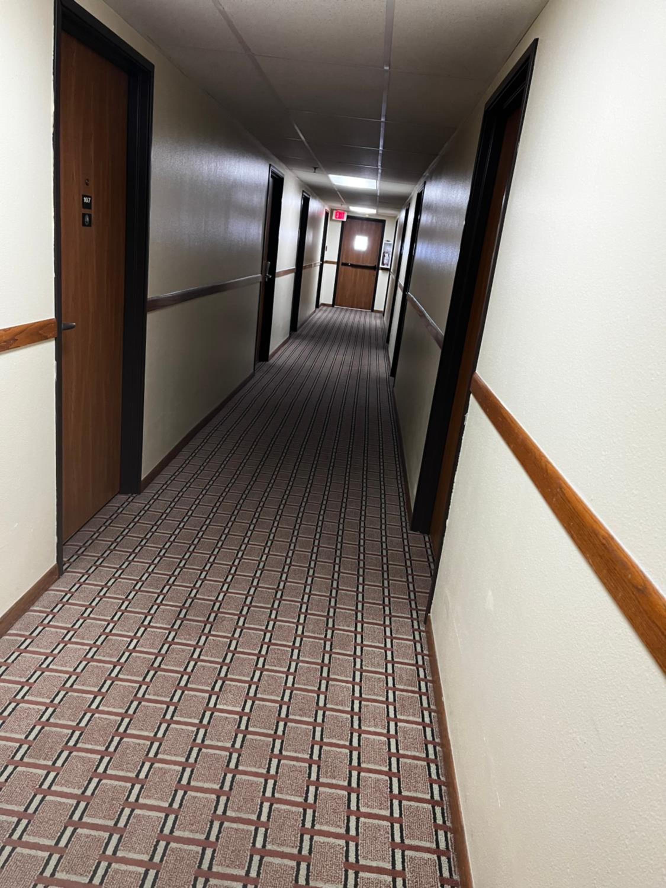 Super 8 by Wyndham Smithville Kansas City - Property Image 9