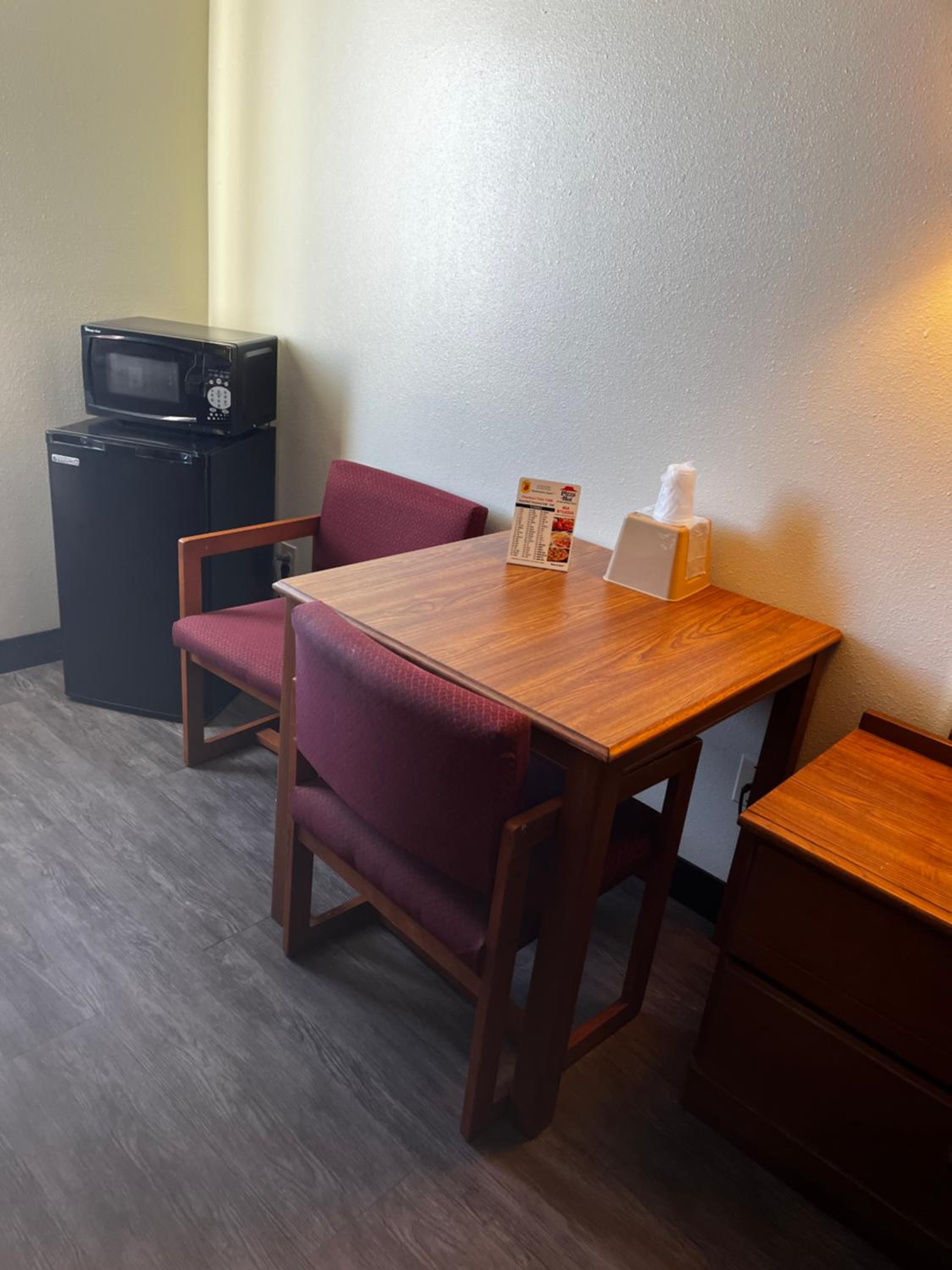 Super 8 by Wyndham Smithville Kansas City - Property Image 8