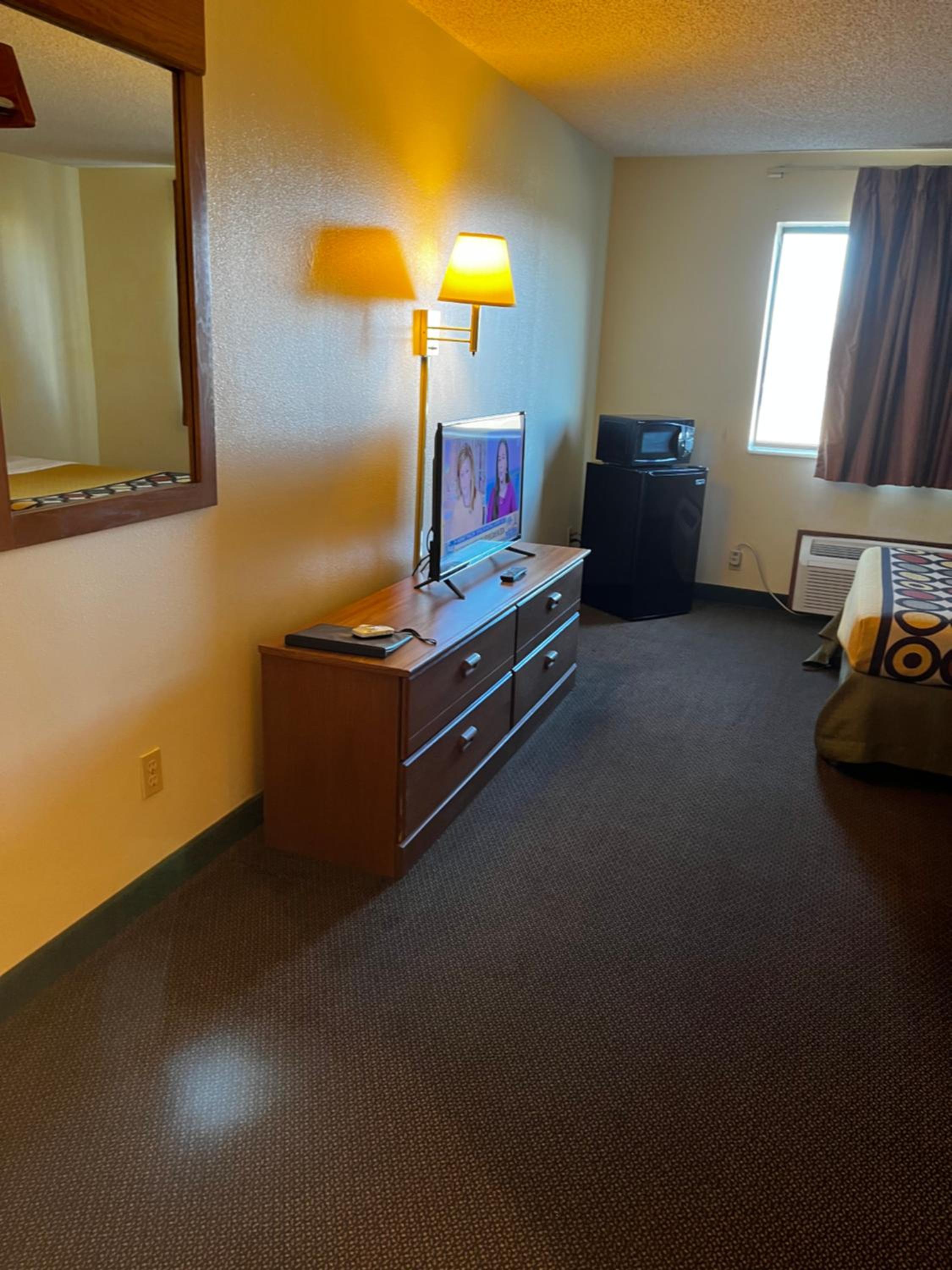 Super 8 by Wyndham Smithville Kansas City - Property Image 5