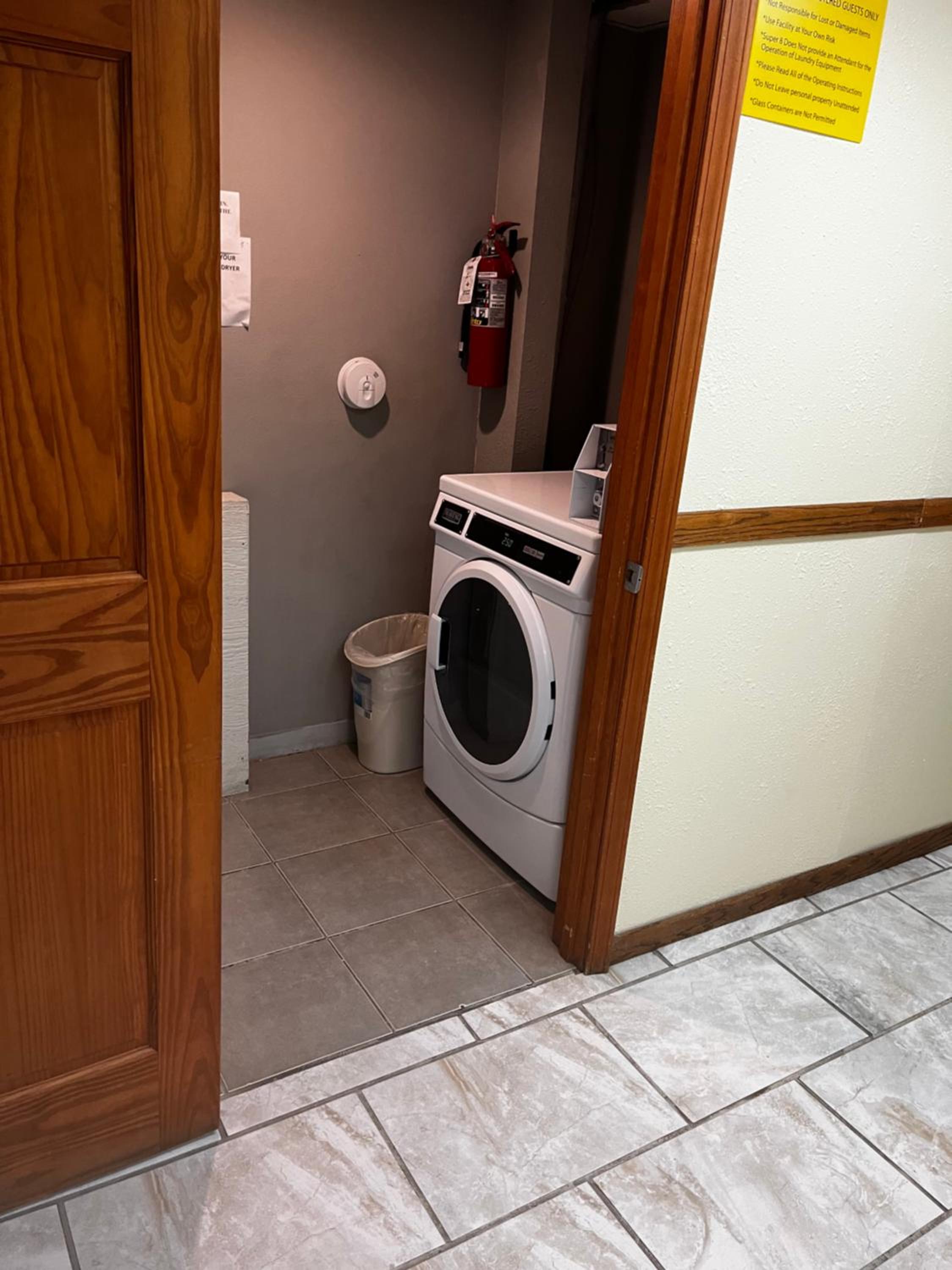Super 8 by Wyndham Smithville Kansas City - Property Image 3