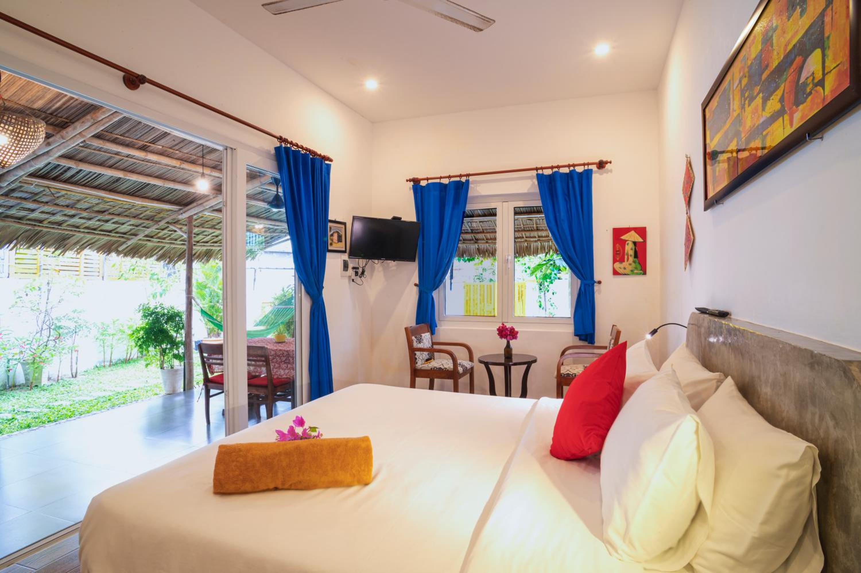 Be's Beach House An Bang