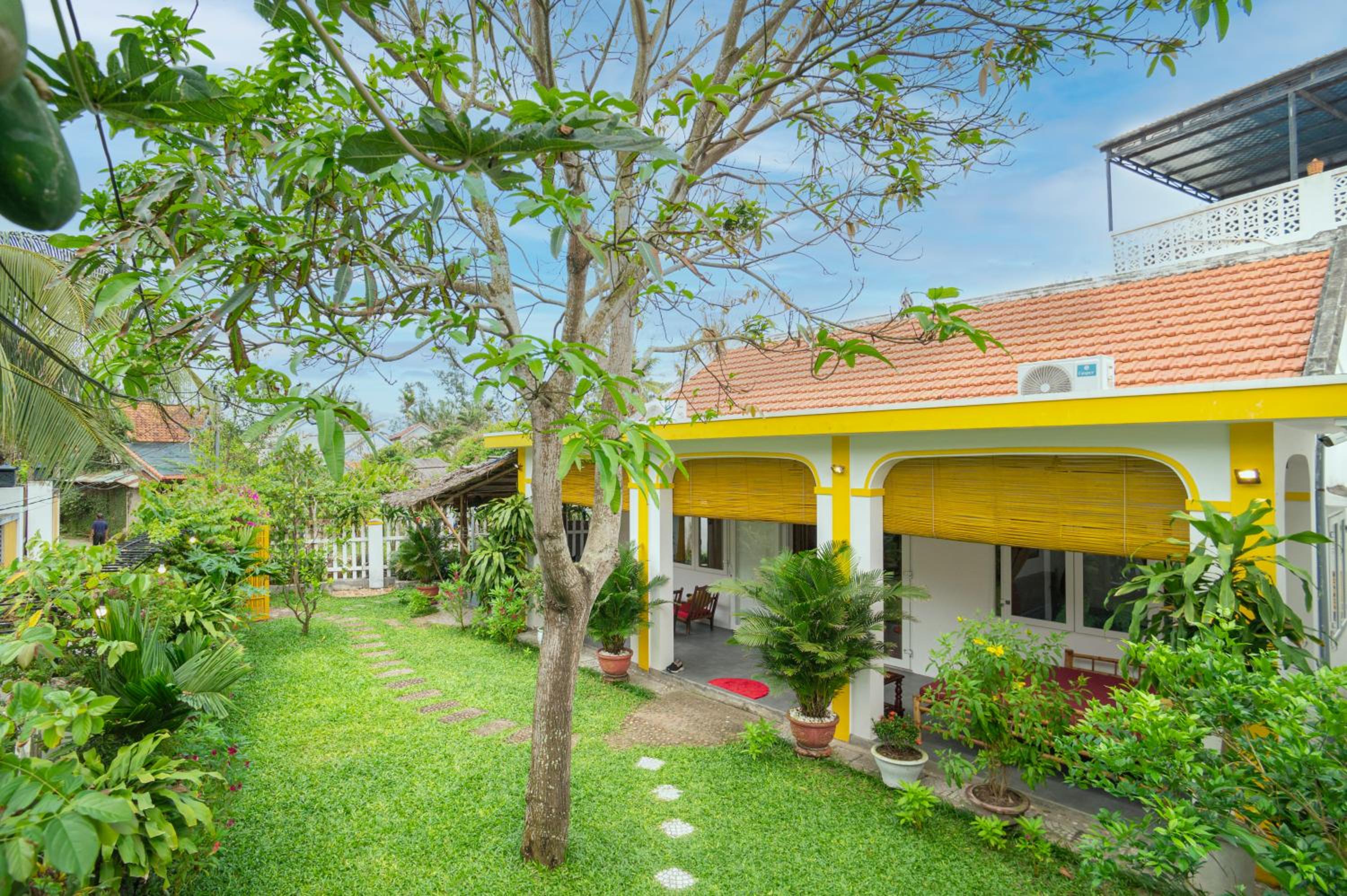 Be's Beach House An Bang