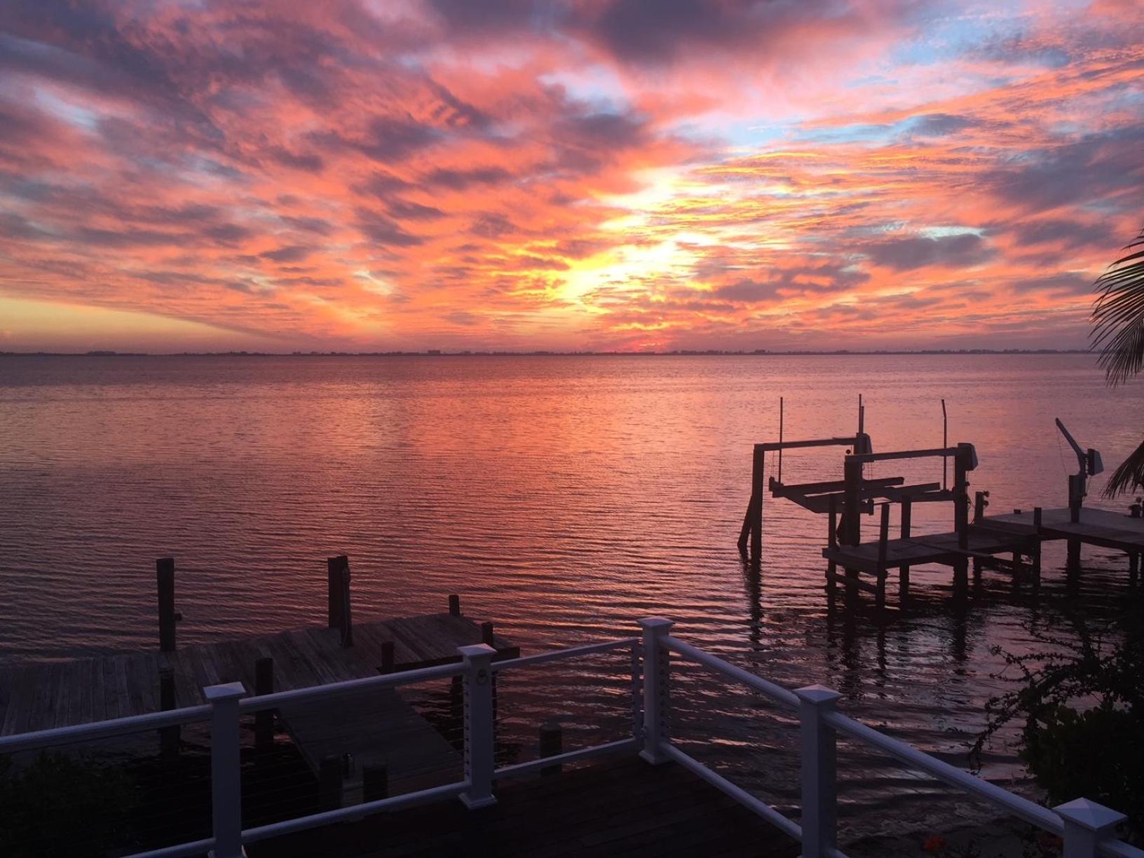 Waterfront Paradise-Heated pool, AMAZING Sunsets!