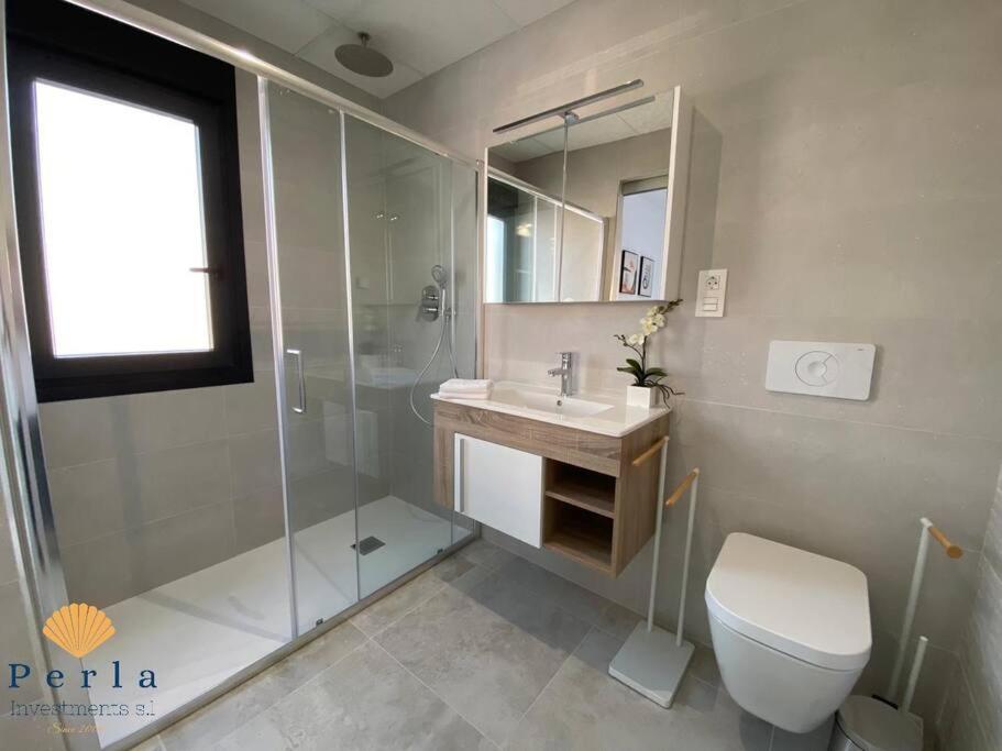 Beautiful new south facing bungalow with large terrace
