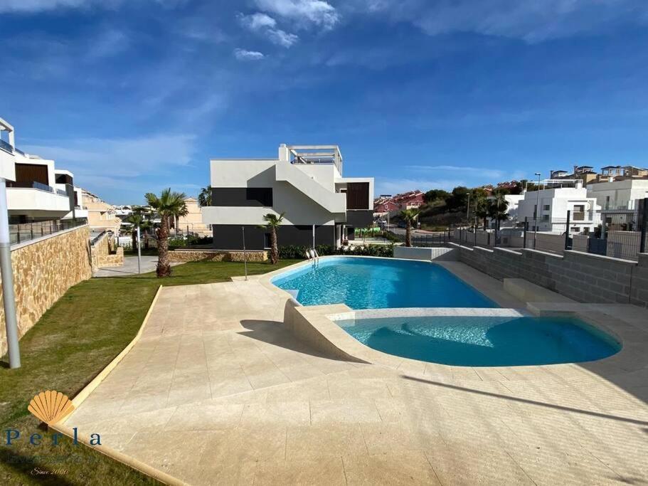 Beautiful new south facing bungalow with large terrace