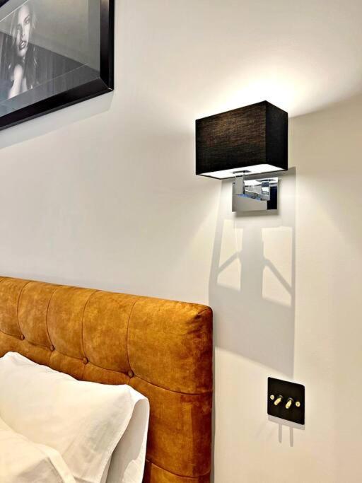 Quality 1 BD Old Town Apartment by Hostlovers view 5