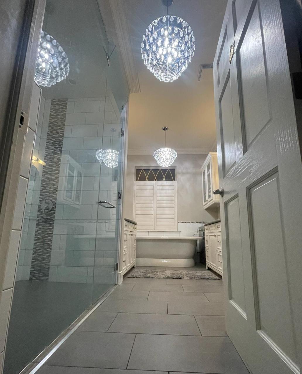Greystone WaterFront Lux