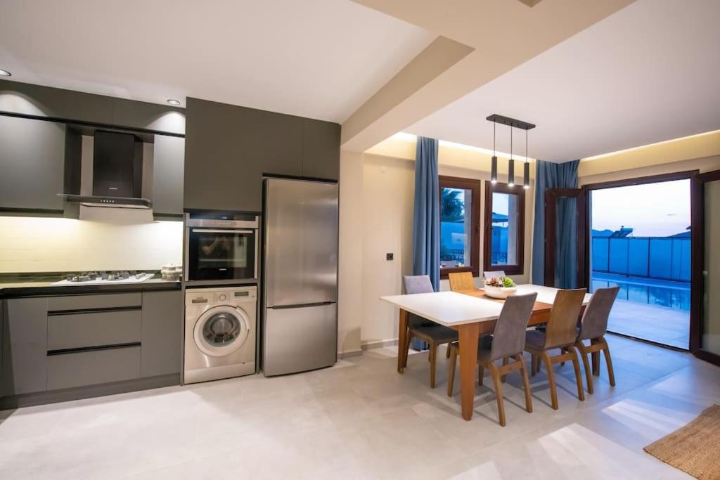 Havuzlu korunaklı jakuzili villa view 5