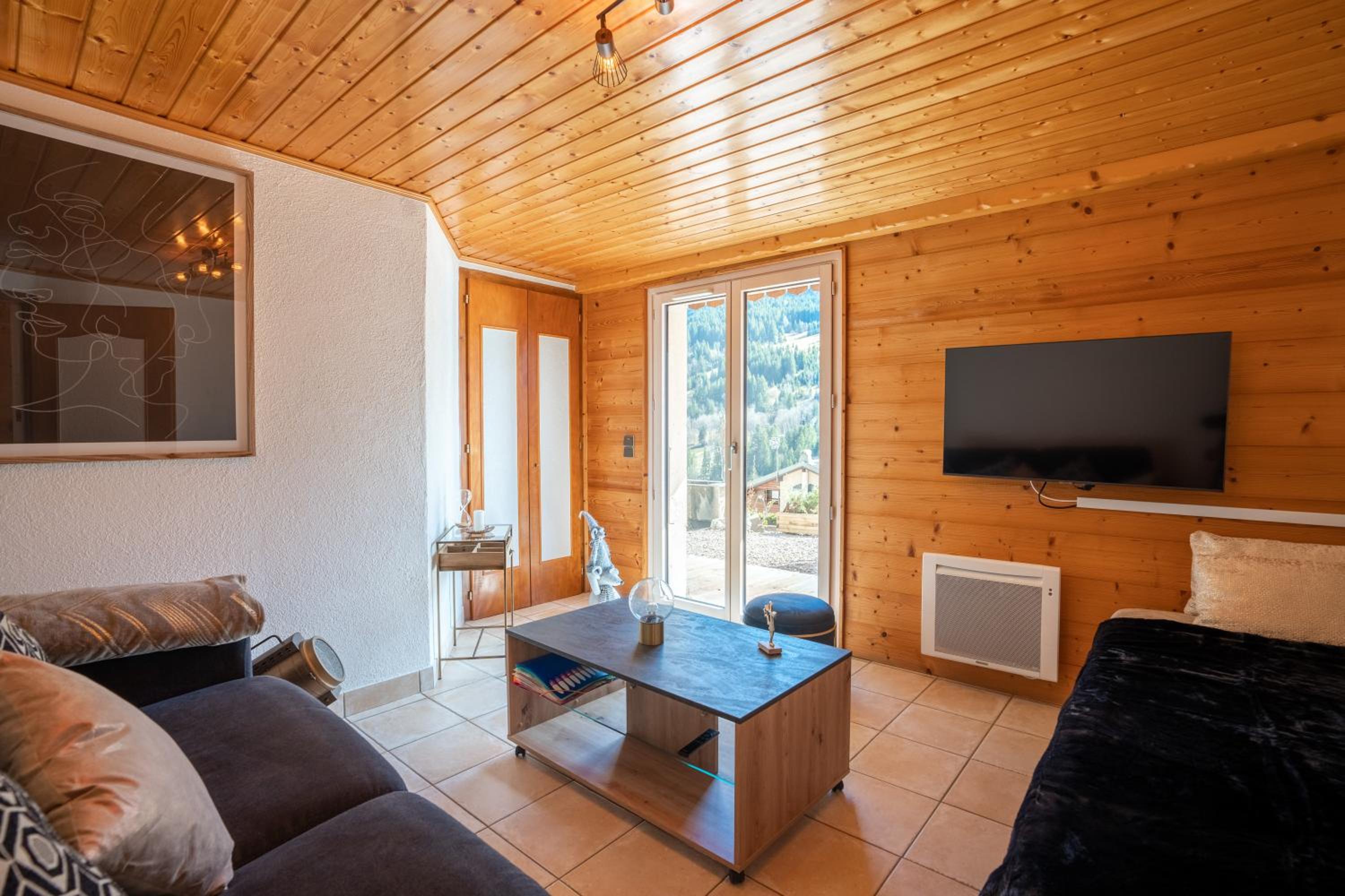Au Chalet Le Péry, vue sur le Mont de Grange