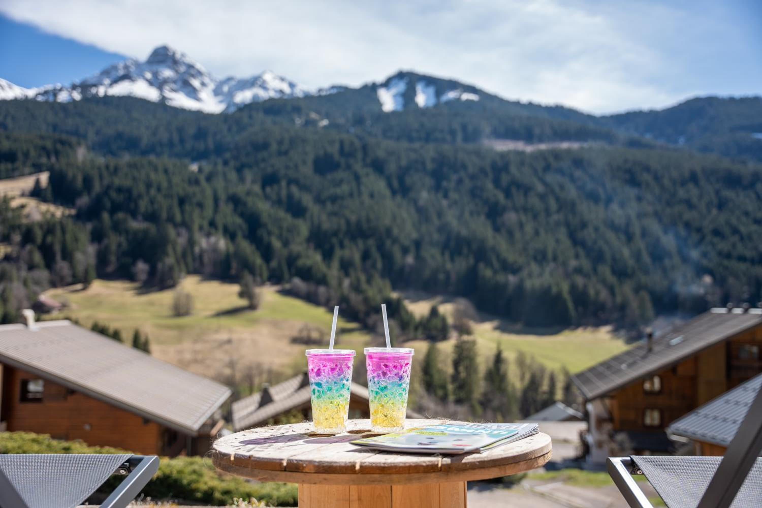 Au Chalet Le Péry, vue sur le Mont de Grange