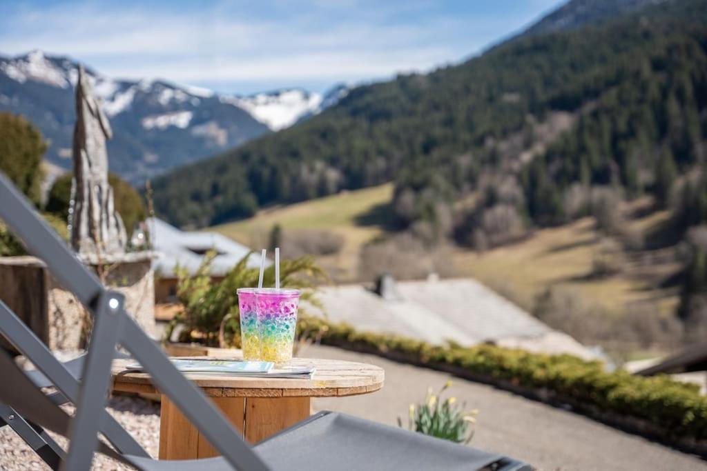 Au Chalet Le Péry, vue sur le Mont de Grange