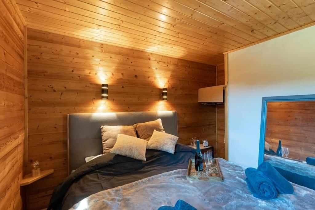 Au Chalet Le Péry, vue sur le Mont de Grange