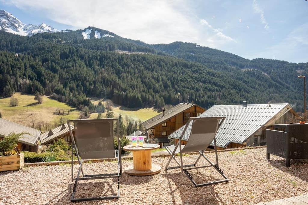 Au Chalet Le Péry, vue sur le Mont de Grange