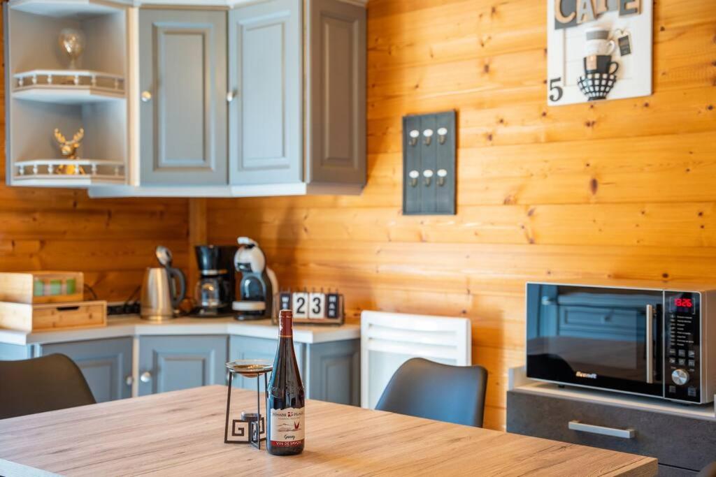 Au Chalet Le Péry, vue sur le Mont de Grange