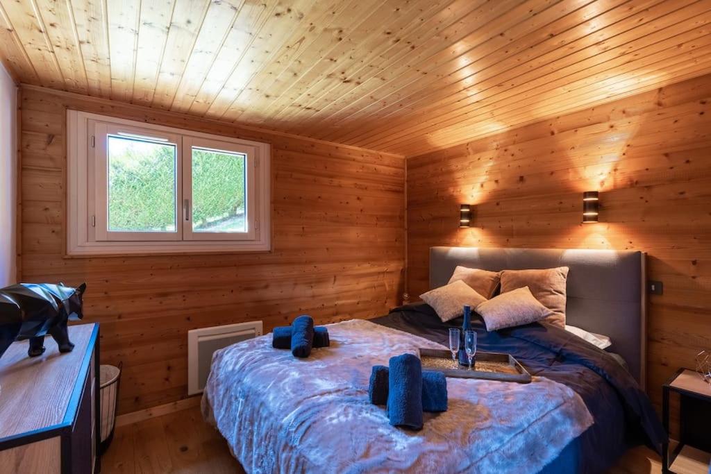 Au Chalet Le Péry, vue sur le Mont de Grange