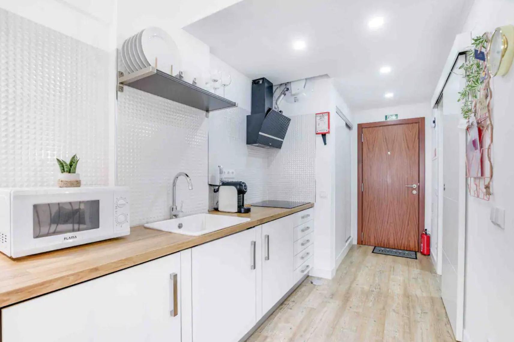 Sesimbra Beachfront Apartment - Direct Access view 2