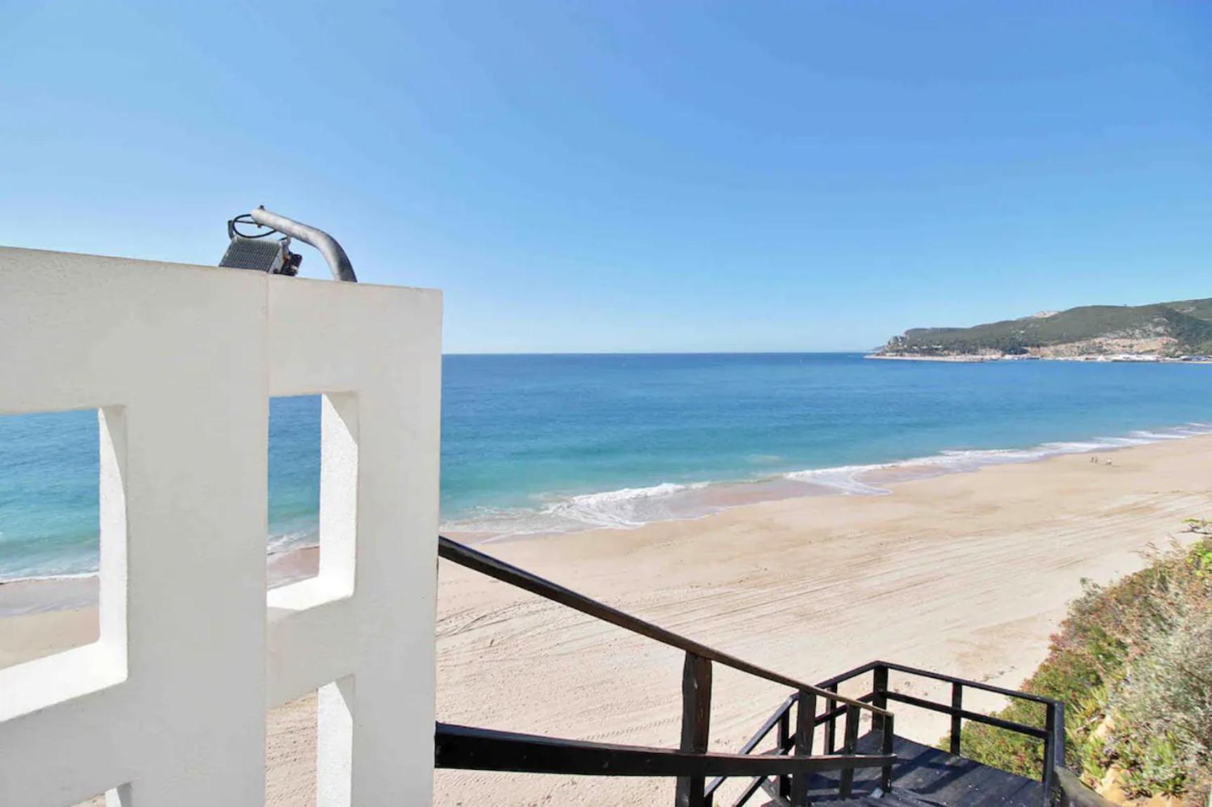 Sesimbra Beachfront Apartment - Direct Access view 4
