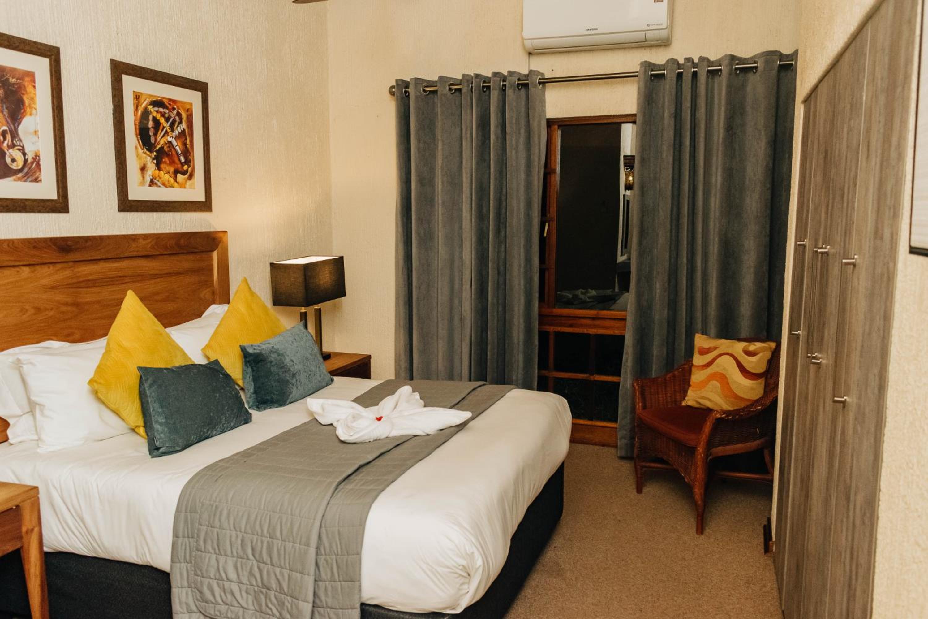 Hazyview Vacations - Kruger Park Lodge - Luxury Inyamatane Chalets - Property Image 56