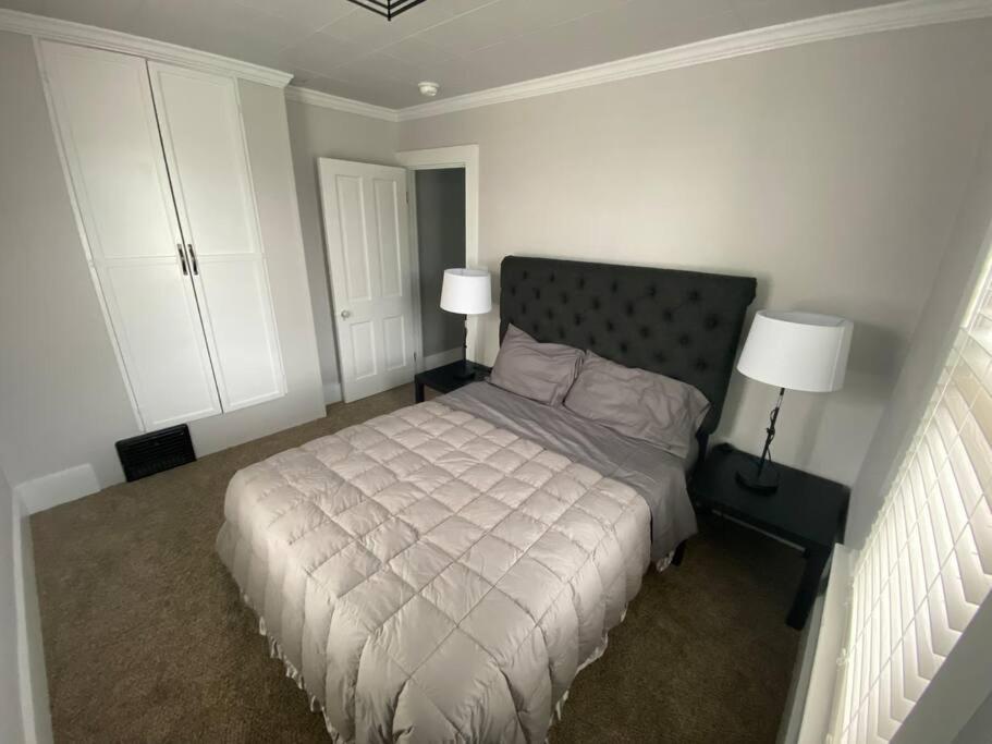 3bed 2bath nestled in cozy Grandview neighborhood view 2