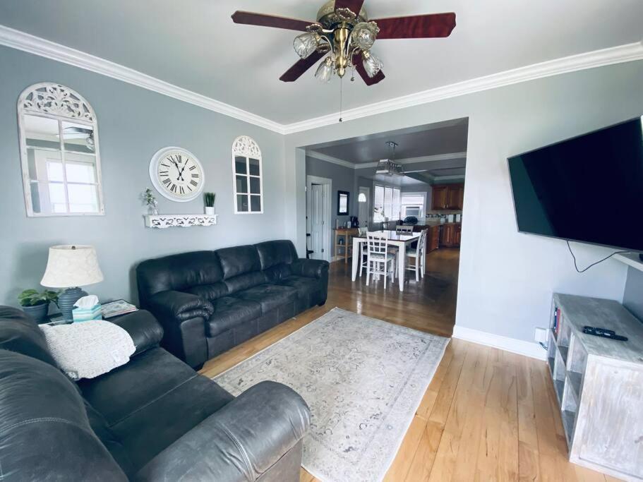 3bed 2bath nestled in cozy Grandview neighborhood view 4