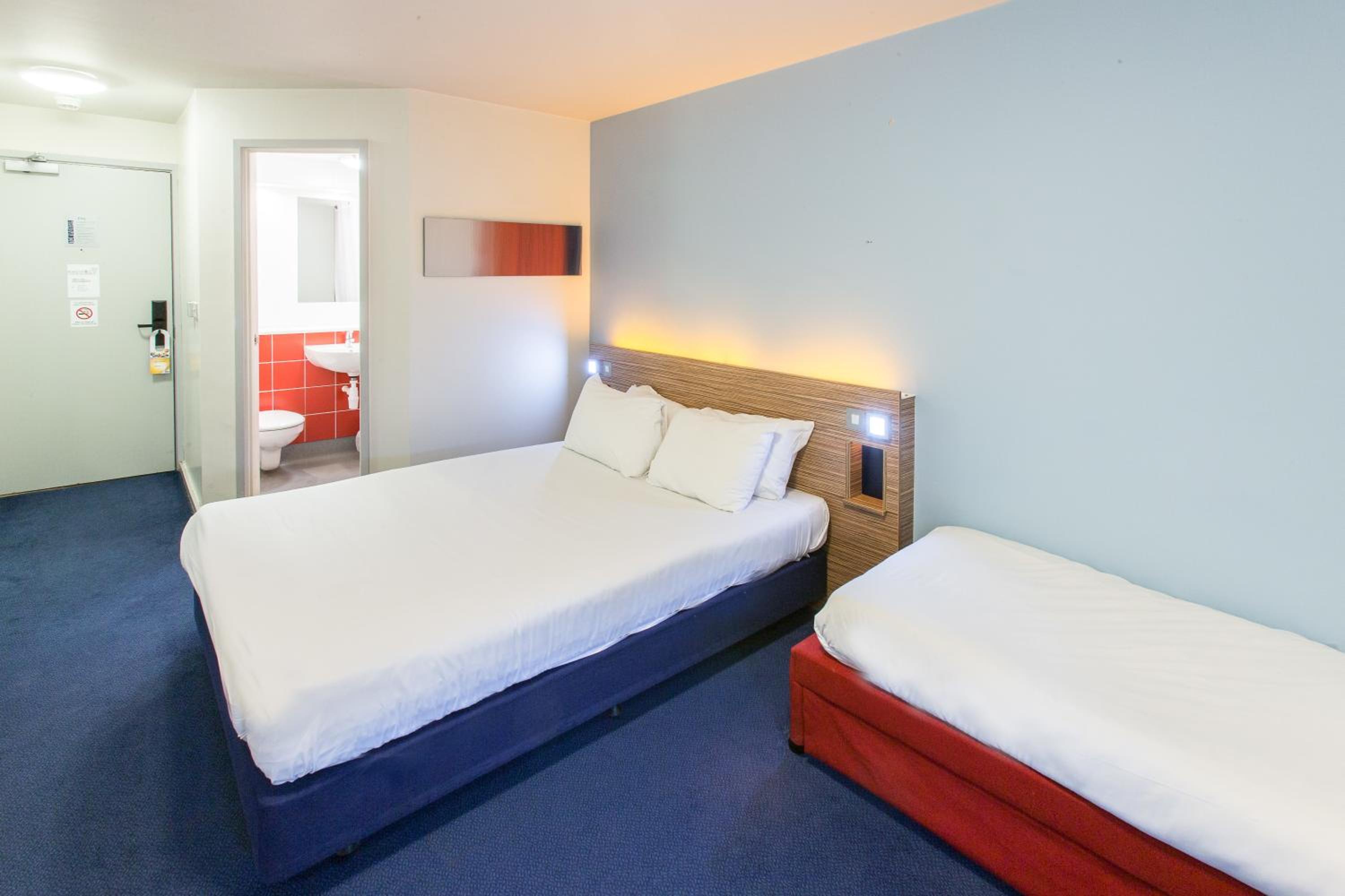 Wolverhampton Vacations - Redwings Lodge Wolverhampton Central - Property Image 5