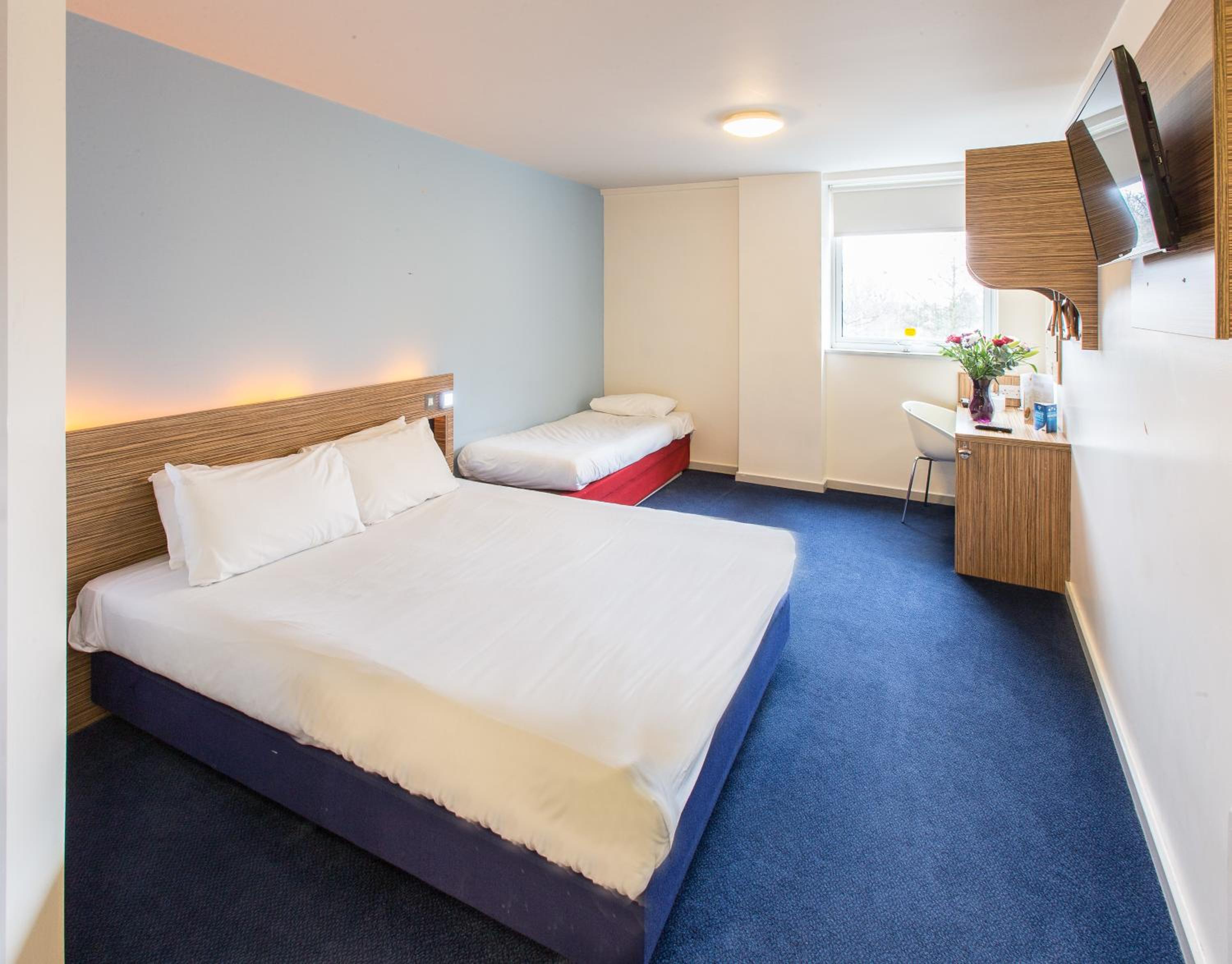 Wolverhampton Vacations - Redwings Lodge Wolverhampton Central - Property Image 7